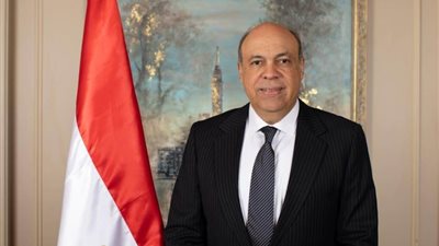  بسبب حرب إسرائيل وإيران .. وزير الطيران المدني يتفقد حركة التشغيل بمطار القاهرة 