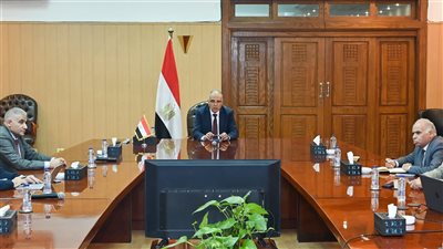 وزير الري يتابع خطة تطوير منظومة توزيع المياه والاستعداد لموسم أقصى الاحتياجات القادم