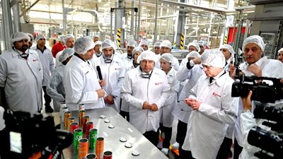 باستثمارات 31.5 مليون دولار.. كامل الوزير يفتتح خط إنتاج جديد بمصنع كوكاكولا في السادات 
