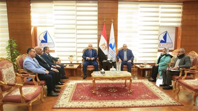 محافظ كفر الشيخ: التوسع في مشروعات الصرف الصحي واستئناف العمل بالمشروعات المتعثرة والمتوقفة