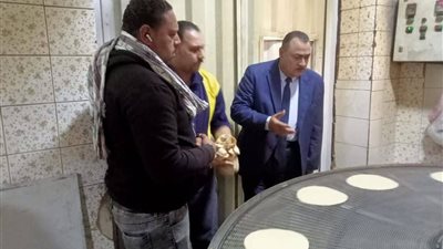 وكيل تموين دمياط يقود حملة سرية لتفقد المخابز بمركزي الزرقا والسرو