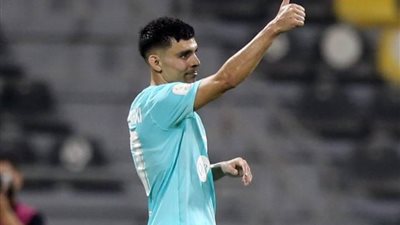 بن شرقي يصل مطار القاهرة لإنهاء إجراءات انضمامه إلى الأهلي (تفاصيل)
