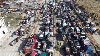 حركة نشطة على طريق صلاح الدين في قطاع غزة مع عودة الفلسطينيين