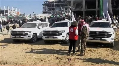 الصليب الأحمر يتسلم المحتجزين جادي موزيس وأربيل يهود بعد قليل
