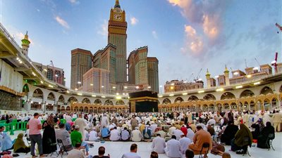 أيهما أولى بالحج الأم أم الزوجة؟.. أمين الفتوى يحسم الجدل
