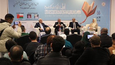 معرض الكتاب يناقش موسوعة زاهي حواس «اسأل سلسلة الأهرامات»