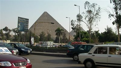 «إدارة مرور الجيزة» غلق كلي لشارع الأهرام  بسبب أعمال مترو الأنفاق