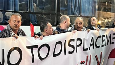 الآلاف من المصريين يتوجهون إلى معبر رفح لرفض التهجير الفلسطيني 
