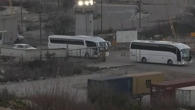 حافلات تقل الأسرى الفلسطينيين 
