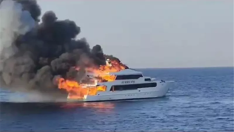 حريق لنش سياحى -أرشيفية