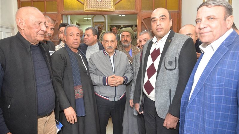 محافظ أسيوط مع الجمعيات الزراعية