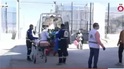 وصول أول جريح فلسطيني إلى معبر رفح لتلقي العلاج في مصر