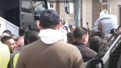فرحة عارمة وهتافات مدوية.. وصول 32 أسيرًا فلسطينيًا رغم تضييق الاحتلال