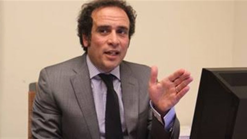 عمرو حمزاوى