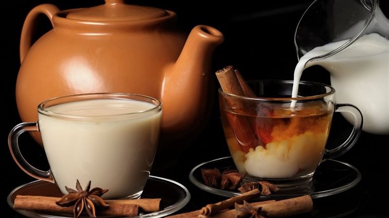 اضرار الشاي باللبن