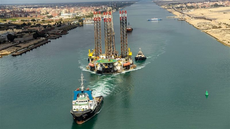 عبور الحفار ADMARINE260 من قناة السويس