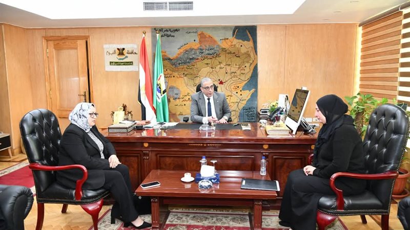 محافظ الفيوم يستقبل أسرة حارس أسد حديقة حيوان الفيوم