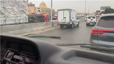 انقلاب سيارة نقل على طريق القاهرة - الإسكندرية الزراعي وإصابة السائق