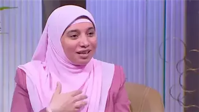  حكم تفتيش المرأة في هاتف زوجها..  عضو الفتوى تجيب (فيديو)