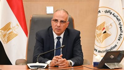 «الرى»: تعاملنا مع حادث سقوط سيارة محملة بالرمل في مصرف بالشرقية
