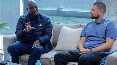 بحضور فينجر وبوساكا.. اتحاد الكرة يبدأ برنامجا شاملا لتطوير عناصر اللعبة