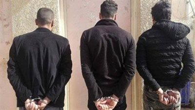 ضبط شابين بحدائق أكتوبر بعد رقص في الشارع والتلويح بأسلحة بيضاء
