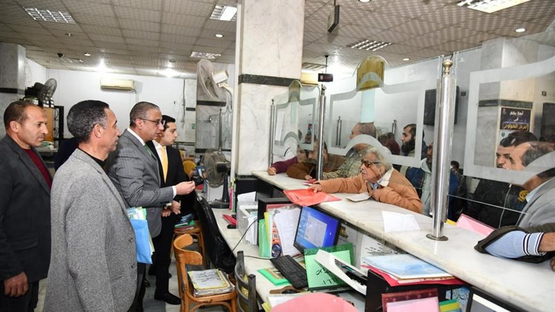 محافظ الفيوم أثناء تفقده سير العمل بالمركز التكنولوجي