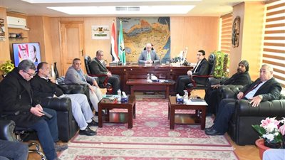 محافظ الفيوم يتابع مستجدات تنفيذ مسار القطار الكهربائي السريع بالمحافظة