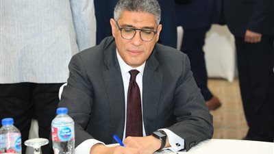 محافظ الجيزة يتابع تسهيل استصدار رخص ترميم وبناء وإزالة مخالفات بأطفيح