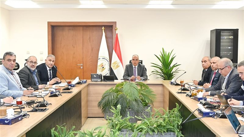 خلال الاجتماع 