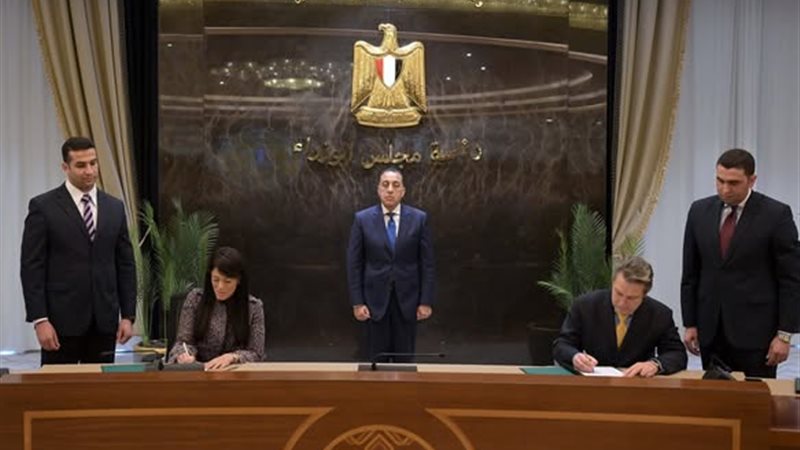 خلال التوقيع 