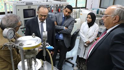 مركز بحوث الصحراء وشركة المقاولون العرب يناقشان سبل التعاون