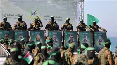 خبير شؤون إسرائيلية: مشهد تسليم المحتجزين في غزة به رسائل متعددة