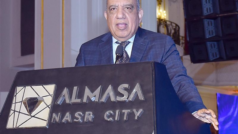 محمود عصمت وزير الكهرباء 