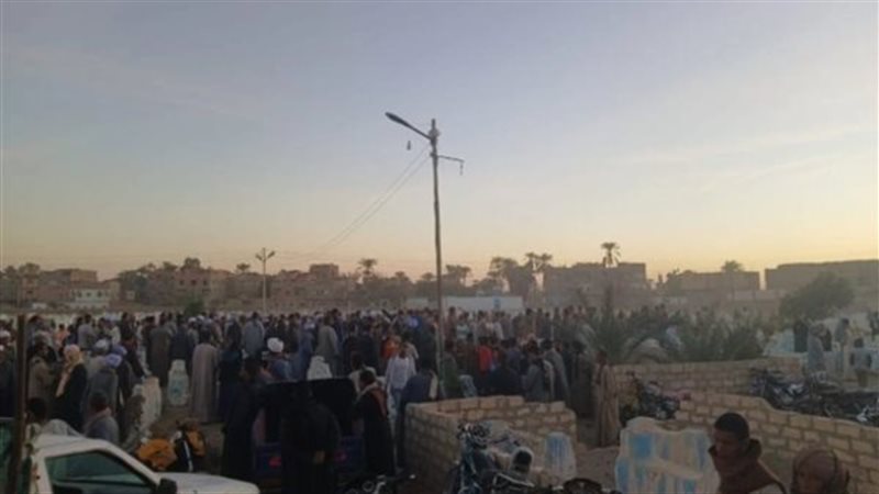 جنازة مهيبة لتشييع جثمان 9 أشخاص من ضحايا حادث سيارات دائري 
