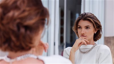 لصحتك النفسية.. اعرف الشخص النرجسي وتجنب التعامل معه