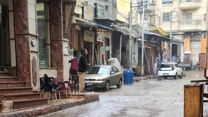 سقوط الأمطار في البحيرة 
