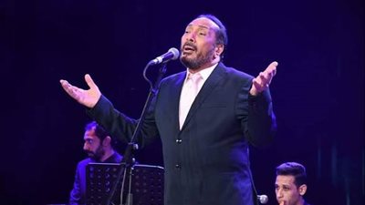 علي الحجار يستعد لثامن حفلات «100 سنة غناء» ويكشف كواليس عودته لتترات الدراما