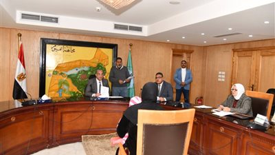 محافظ الفيوم يوجه بإجراءات حماية اجتماعية للأسر الأولى بالرعاية وكبار السن