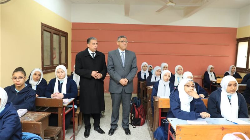 محافظ الجيزة يتابع انتظام العملية التعليمية