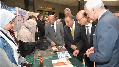 افتتاح معرض Capstone لطلاب STEM في العلوم والتربية