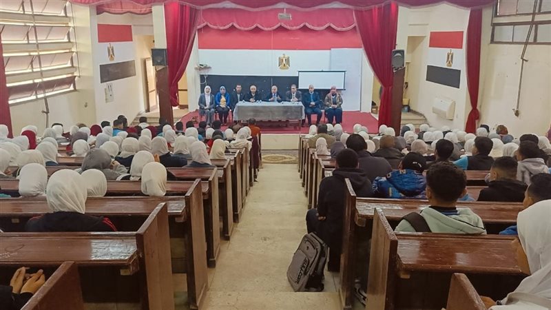 وكيل وزارة تعليم الفيوم أثناء اللقاء