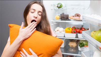 لماذا تشعر بالخمول بعد تناول بعض الوجبات؟.. أبرز الأطعمة التي تسبب النعاس