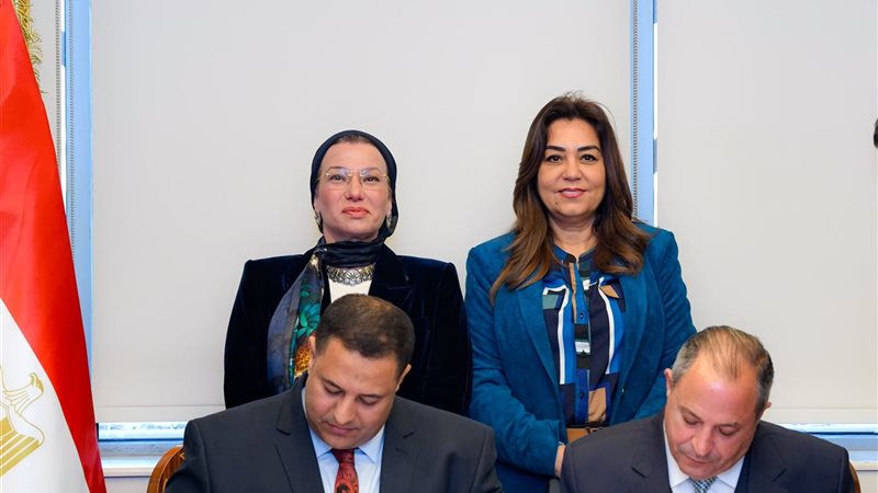 خلال التوقيع 