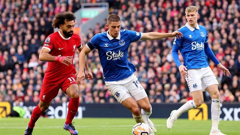 ليفربول وآيندهوفين