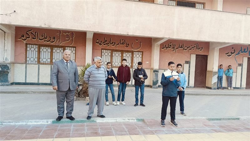 وكيل وزارة التعليم أثناء الجولة