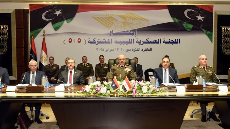 رئيس الأركان أثناء الاجتماع