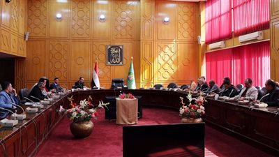 نائب محافظ الإسماعيلية يبحث مشكلات أرض الجمعيات وسُبل حلها