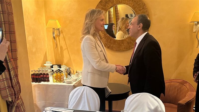 وزير الخارجية ونظيرته الآيسلندية 
