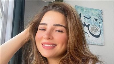 «ارتبطت ولا لأ».. مي عز الدين تثير الجدل بـ «بوكيه ورد» في عيد الحب